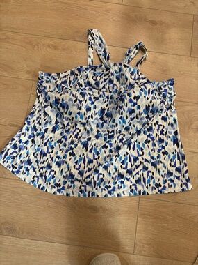 Penningtons White and Blue Abstract Floral bathing suit top/tankini size 3X